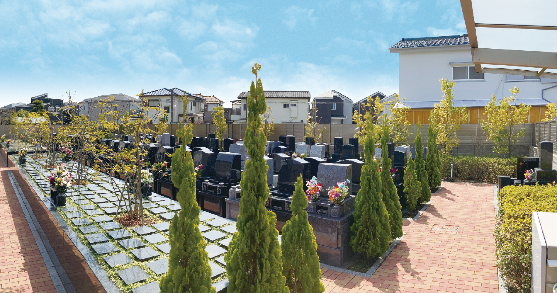 お墓の永代使用料はどの区画でも67万円。樹木葬は33万円から